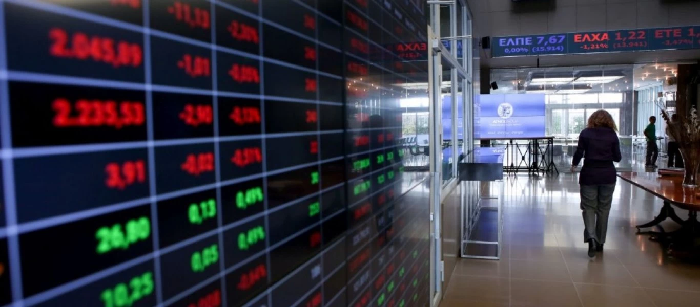 Πτώση και επιστροφή στις κάτω από 900 μονάδες για το Χρηματιστήριο